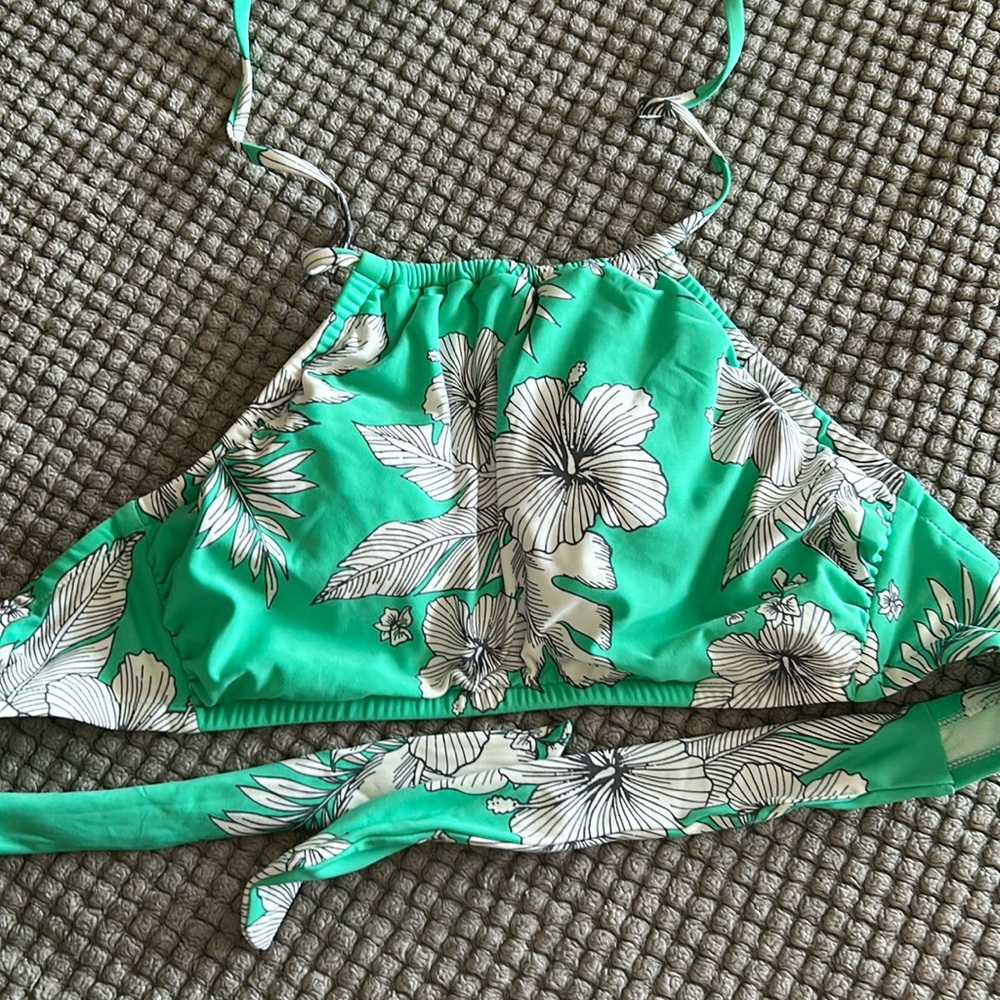 Women’s NWOT Venus Bathing Halter Top Excellent Condition